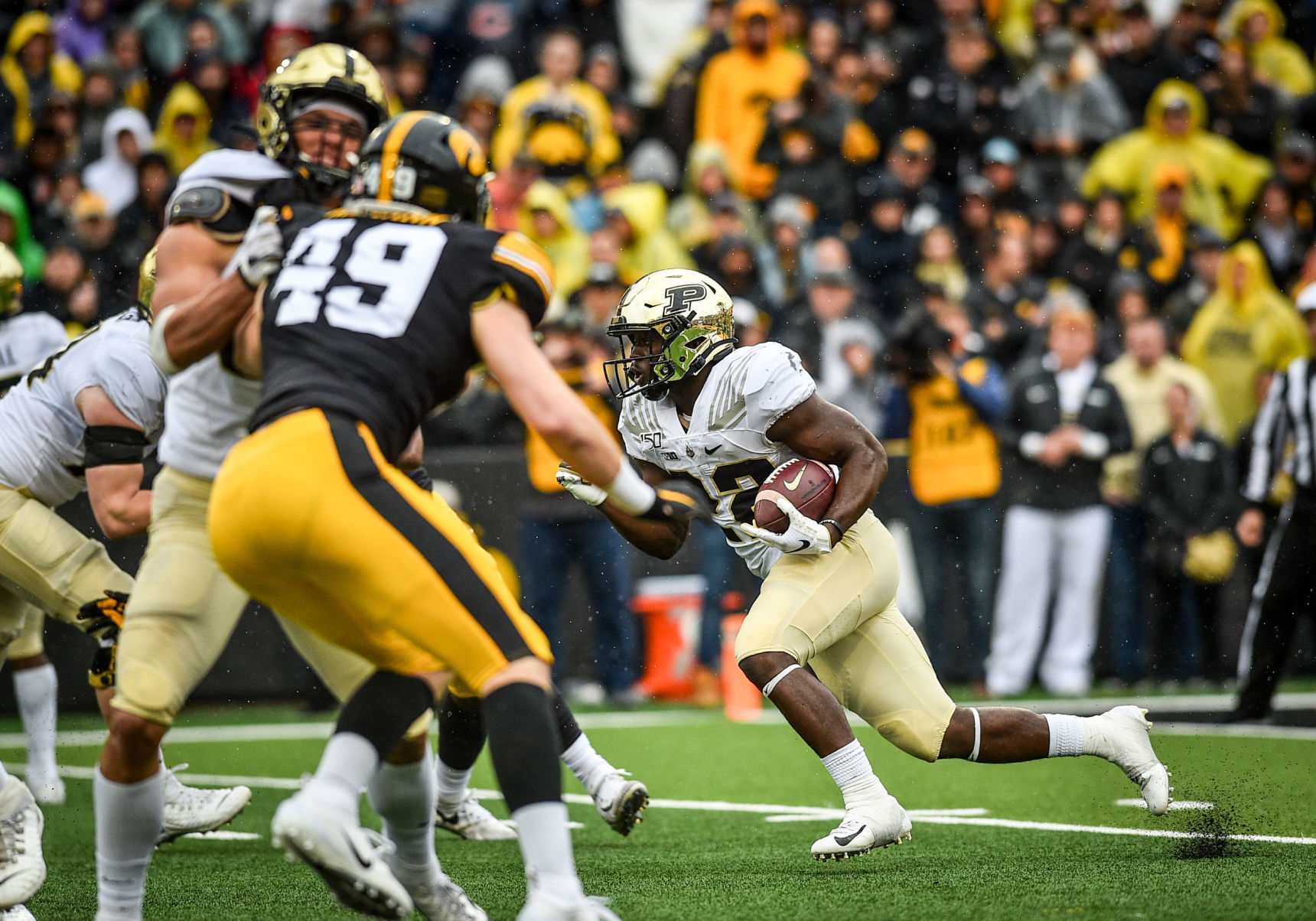 101919-qct-spt-purdue-ia-foot-054a.jpg